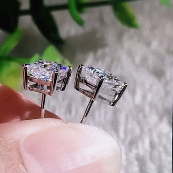 2.5 CARAT SQUARE PRINCESS DIAMOND STUD EARRINGS - Picture 3 of 5